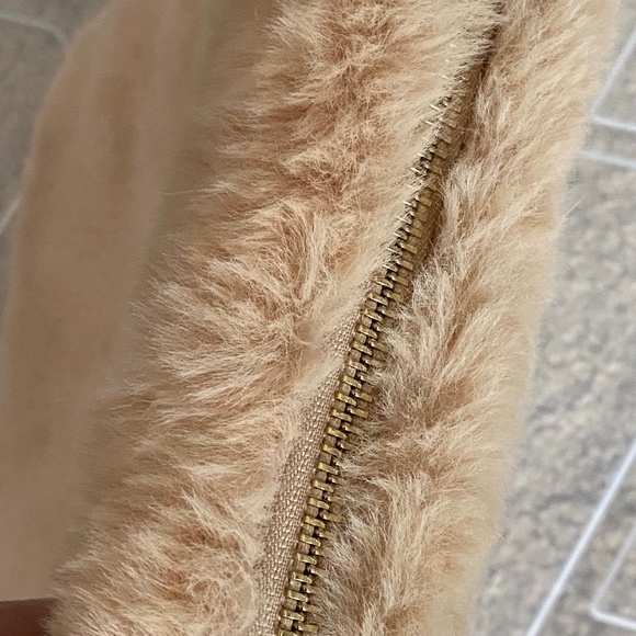 H&M Faux Fur Zippered Laptop iPad Sleeve Holder - Picture 6 of 11